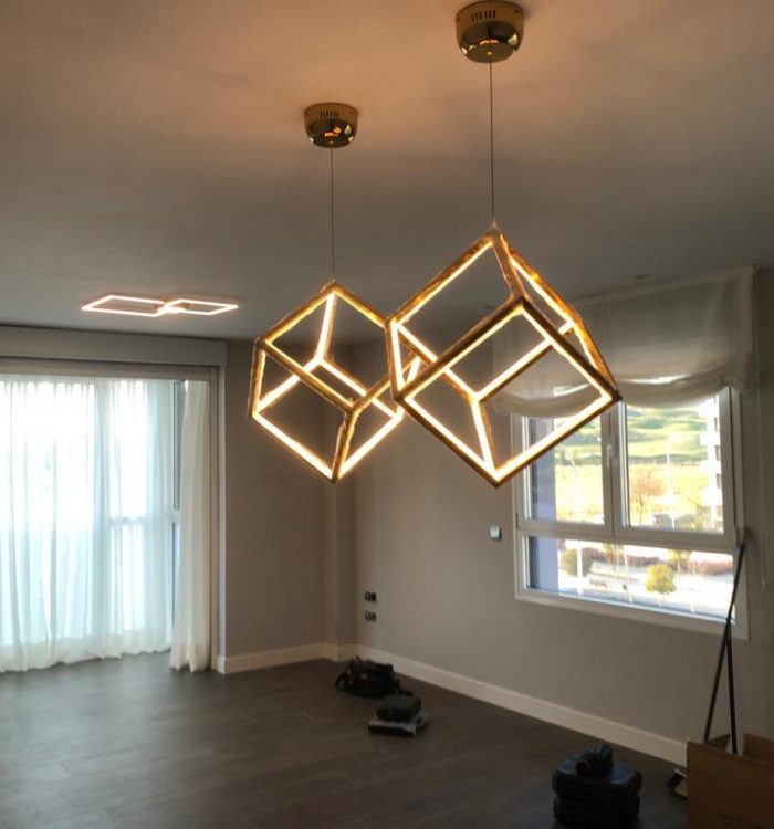 ILUMINACIÓN DE LED DECORATIVA EN SALÓN DE VIVIENDA